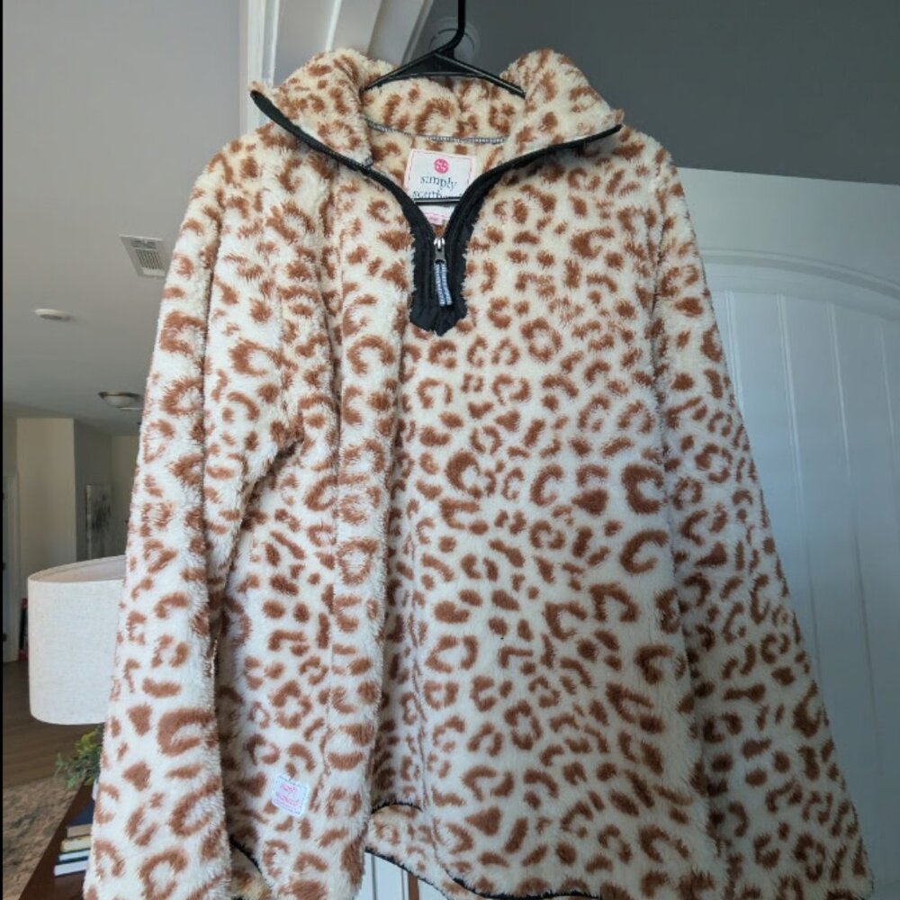 Simply Southern Giraffe Print Sherpa – Large – Zip Neck